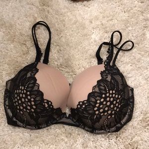 34DDD Victoria’s Secret bra
